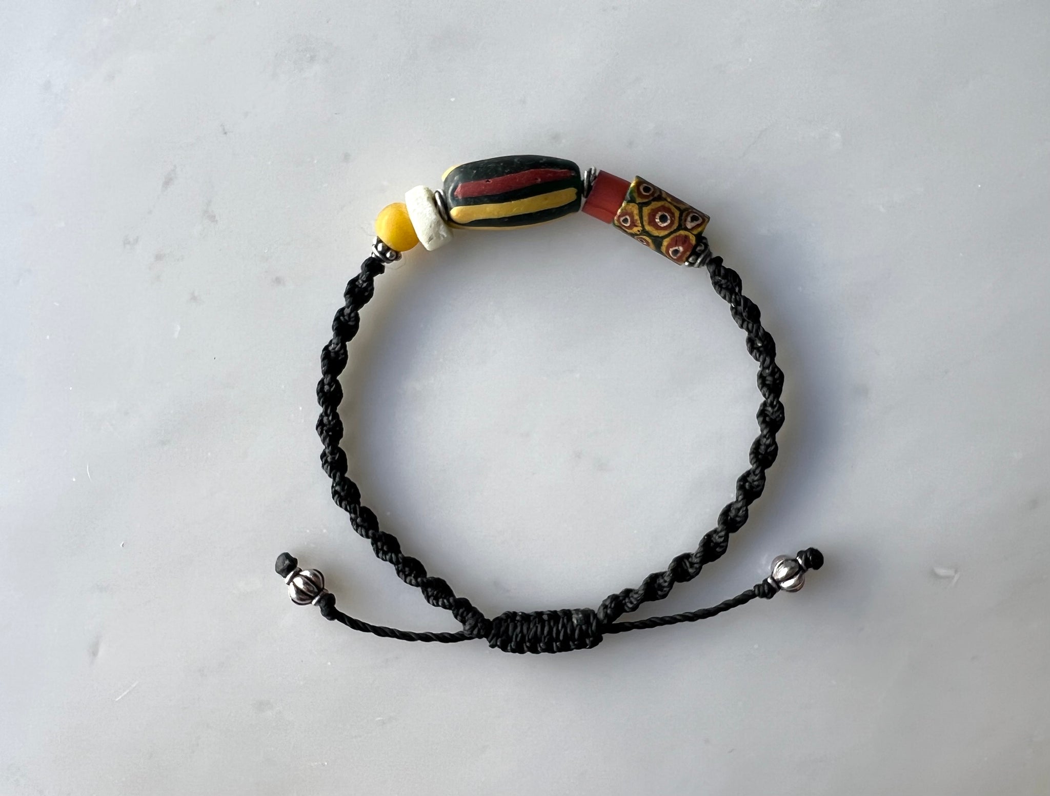 #1 Antique Venetian Beads Macrame Bracelet / アンティーク　ベネチアンビーズ　マクラメ編み　ブレスレット