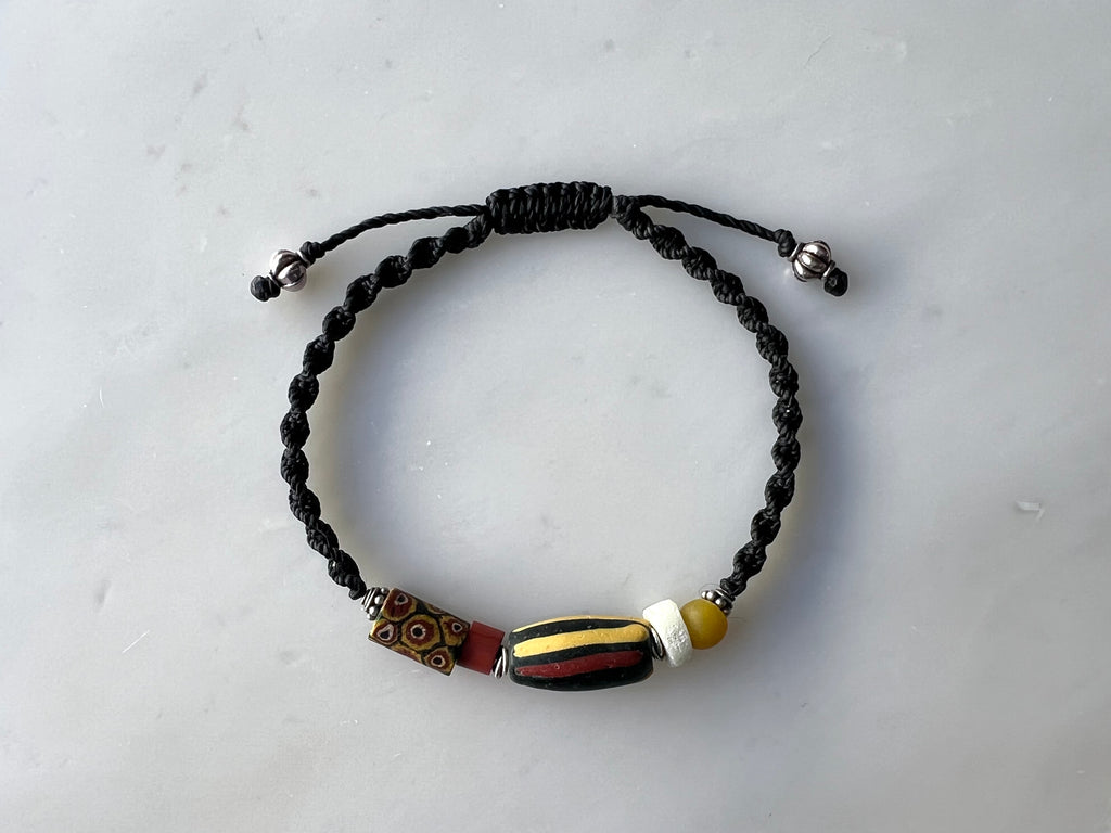 #1 Antique Venetian Beads Macrame Bracelet / アンティーク　ベネチアンビーズ　マクラメ編み　ブレスレット
