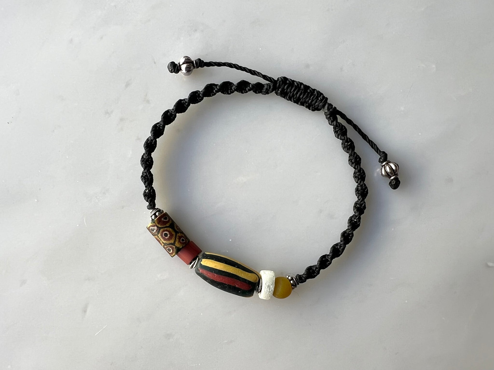 #1 Antique Venetian Beads Macrame Bracelet / アンティーク　ベネチアンビーズ　マクラメ編み　ブレスレット