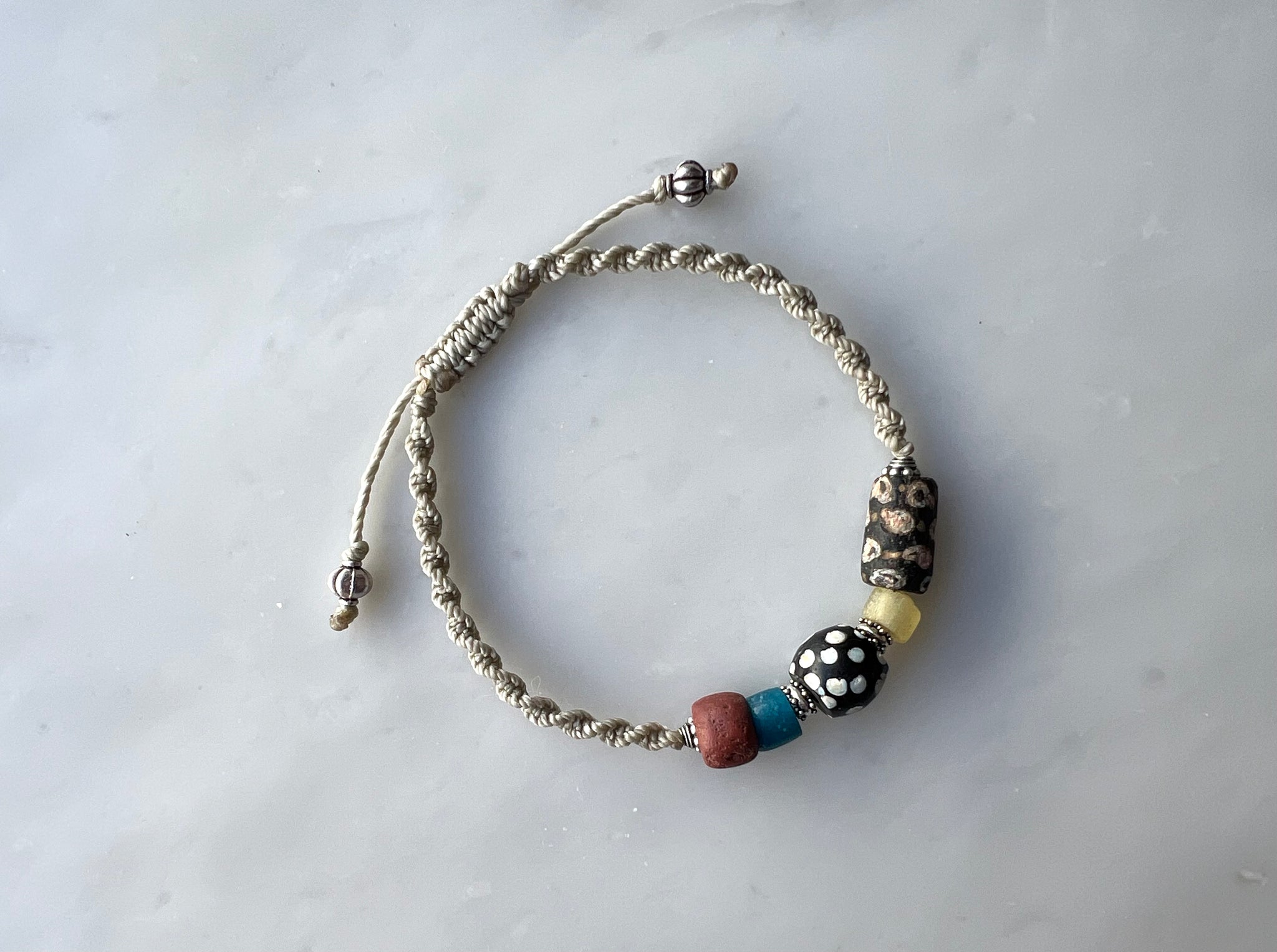 #10  Antique Venetian Beads Macrame Bracelet / アンティーク　ベネチアンビーズ　マクラメ編み　ブレスレット