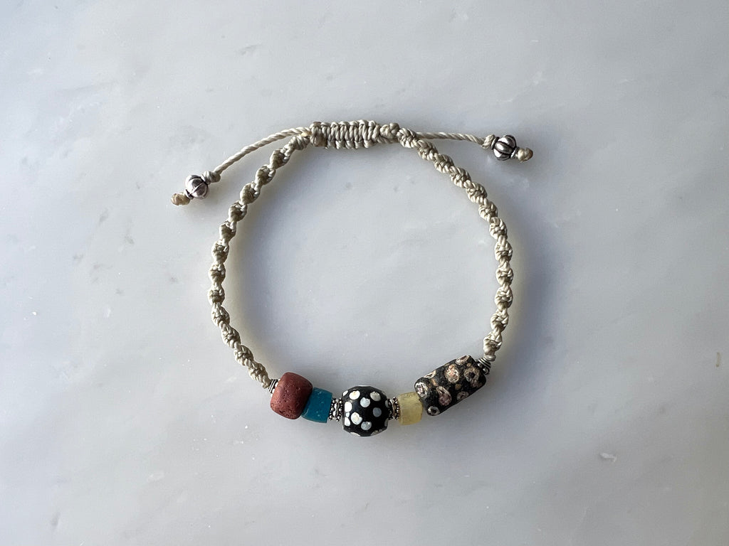 #10  Antique Venetian Beads Macrame Bracelet / アンティーク　ベネチアンビーズ　マクラメ編み　ブレスレット
