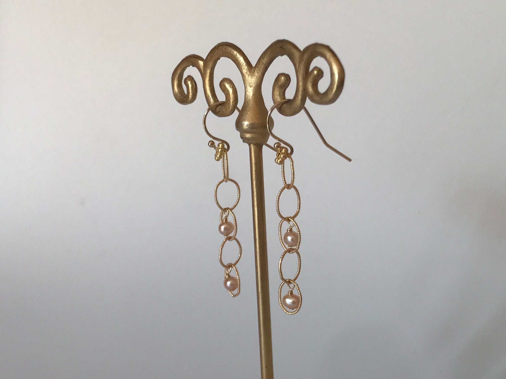 Pink Pearl Dangle Chain Earrings 14K Gold Filled / ピンク　パール　チェーン  ピアス　14Kゴールドフィルド /